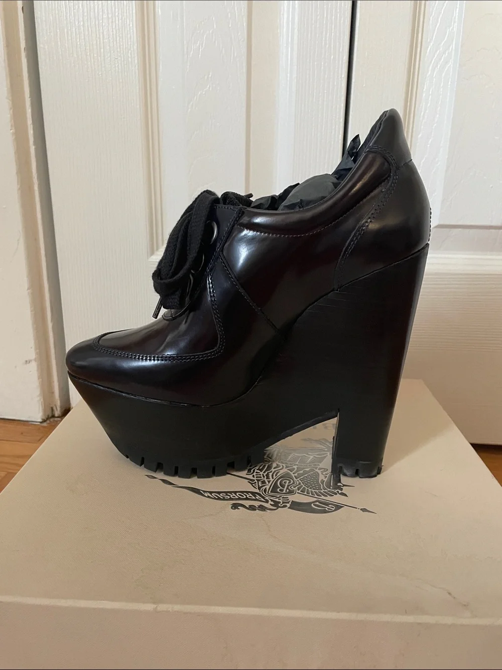 WORN ONCE Burberry Prorsum 150 Stuart Black Maroon Polished Leather Platforms